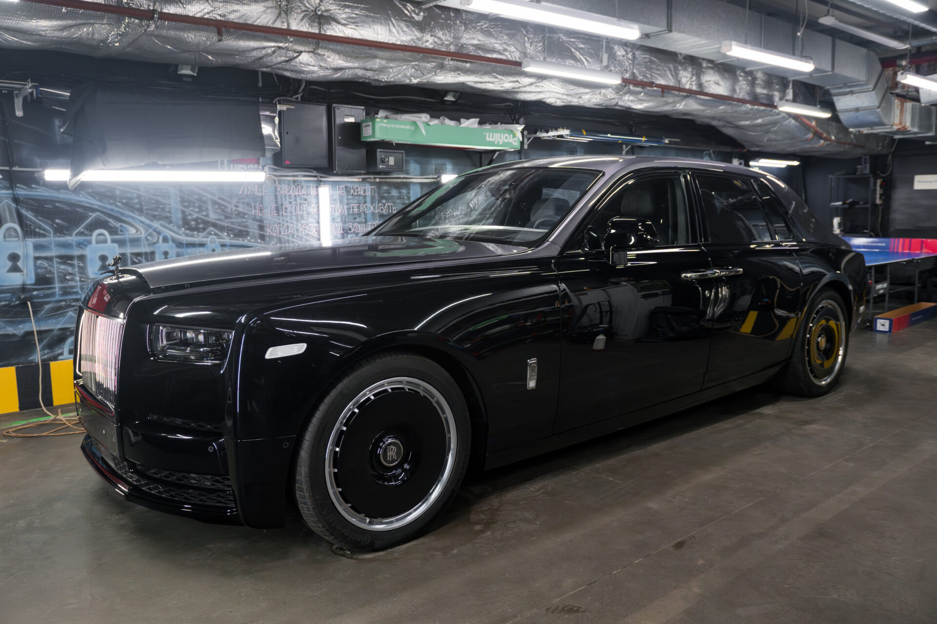Rolls-Royce Phantom VIII: защита салона плёнкой SunTek PPF, Ceramic Pro Leather и полировка кузова