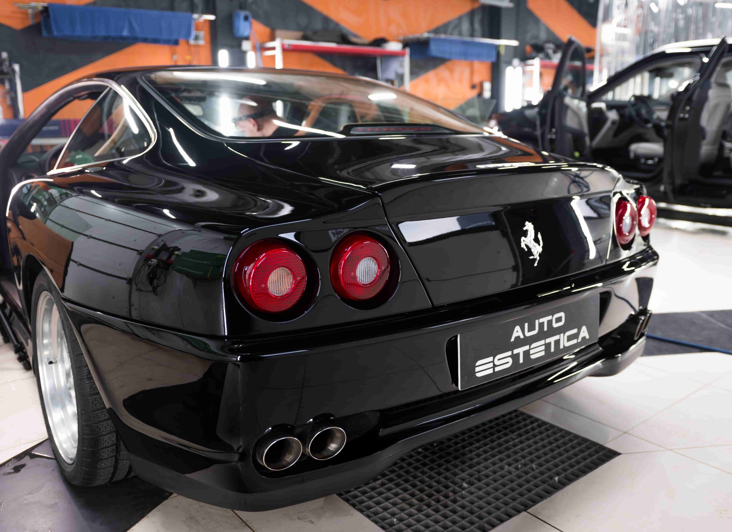 Химчистка салона Ferrari 550 Maranello: деликатная работа с натуральной кожей, алькантарой и коврами