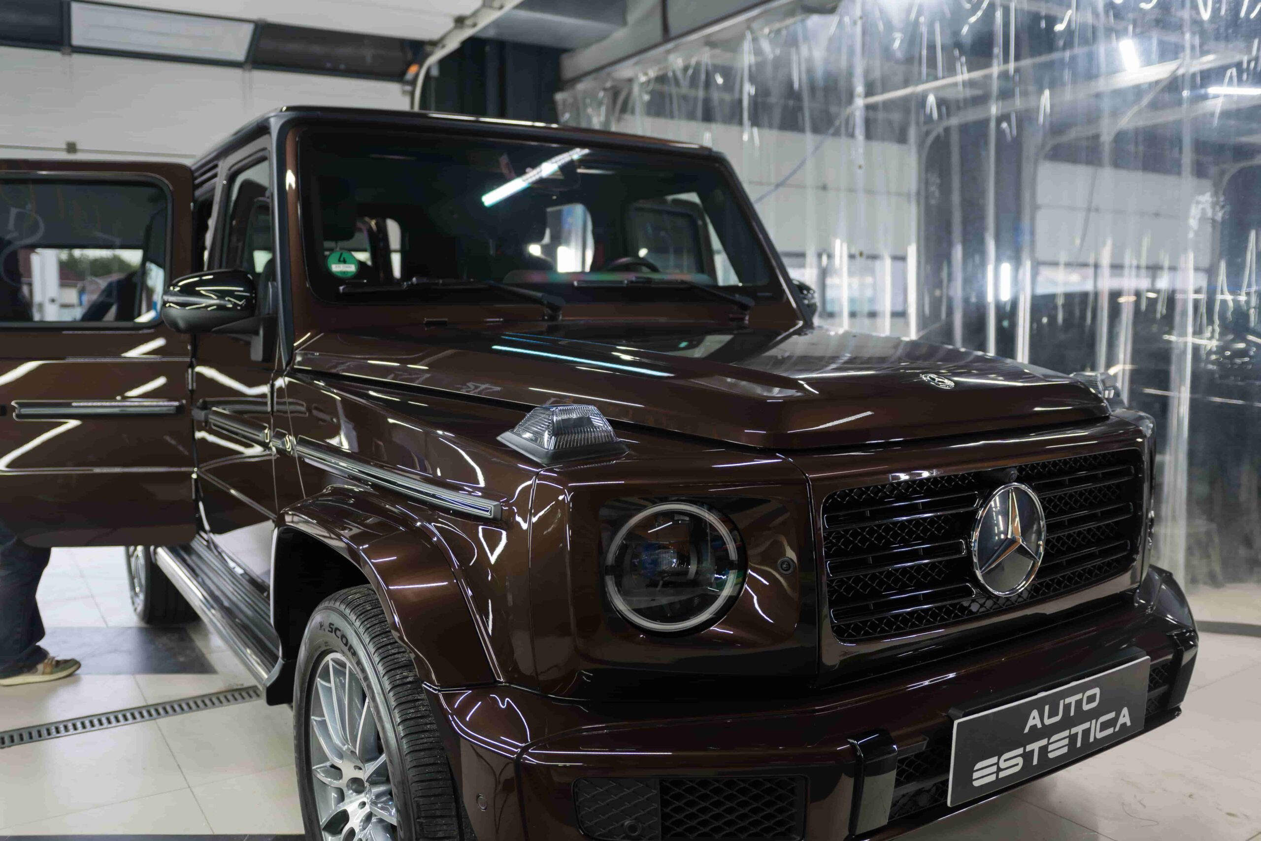 Mercedes-Benz G63 – Защита лобового стекла плёнкой от пескоструя и нанесение воска на кузов