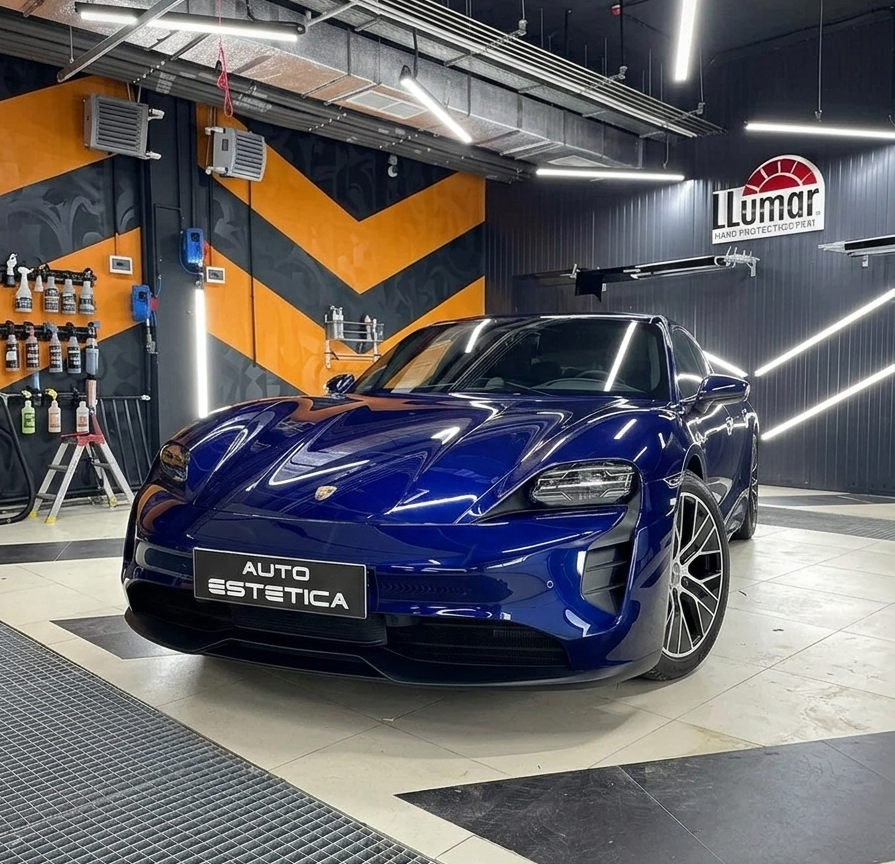 Полная оклейка кузова автомобиля Porsche Taycan антигравийной пленкой LLumar PPF Gloss